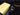Photo du packaging Kingness comprenant une boite Kingness Jaune et logo noir, d'une enveloppe noir et logo jaune, d'une carte d'authenticité noir et logo jaune, et un vêtement Kingness noir et logo jaune et blanc   